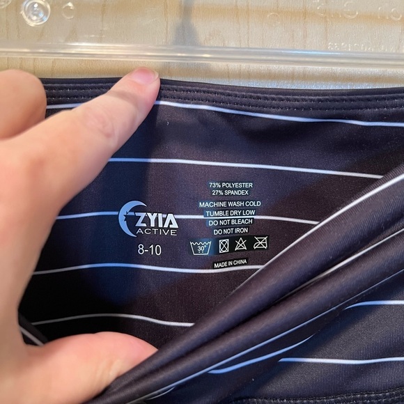 Zyia capris - Picture 3 of 4